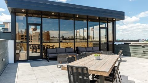 Building Photo - 729 N Sangamon St