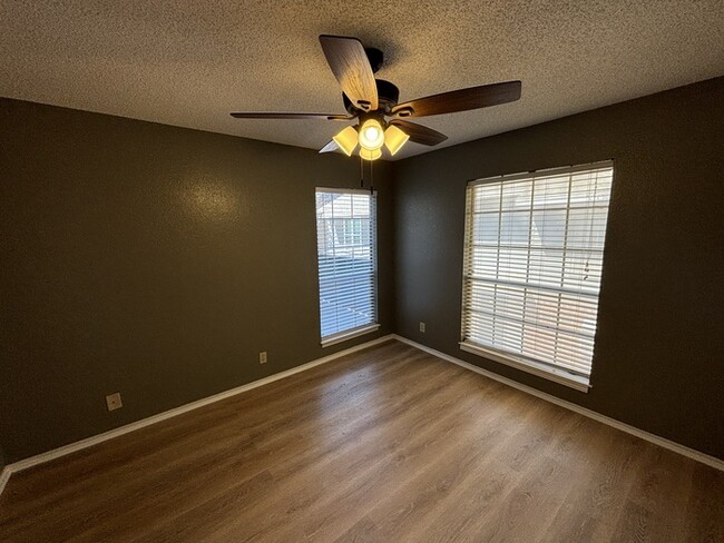 Building Photo - 1 bed 1 bath at Sagewood Condominiums