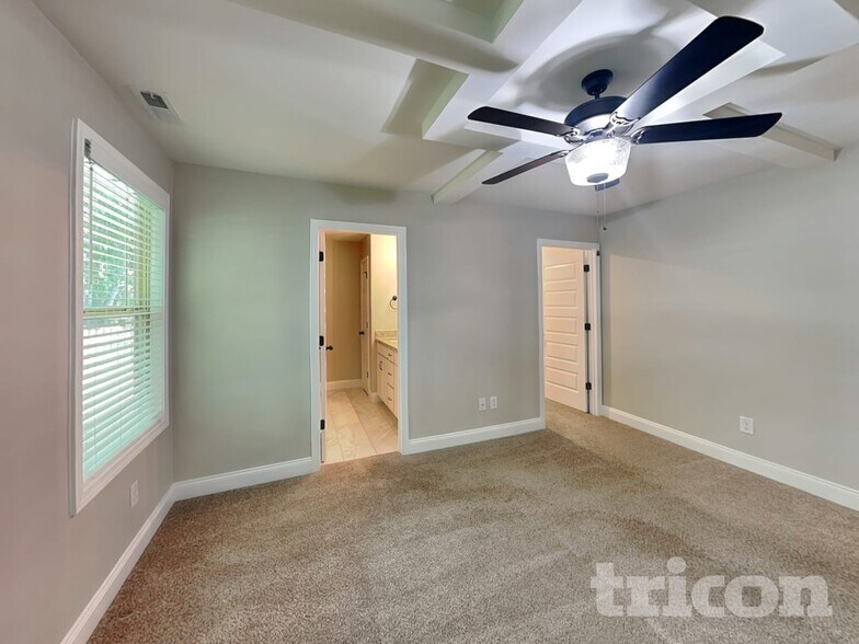 Building Photo - 223 Fieldstone Ln