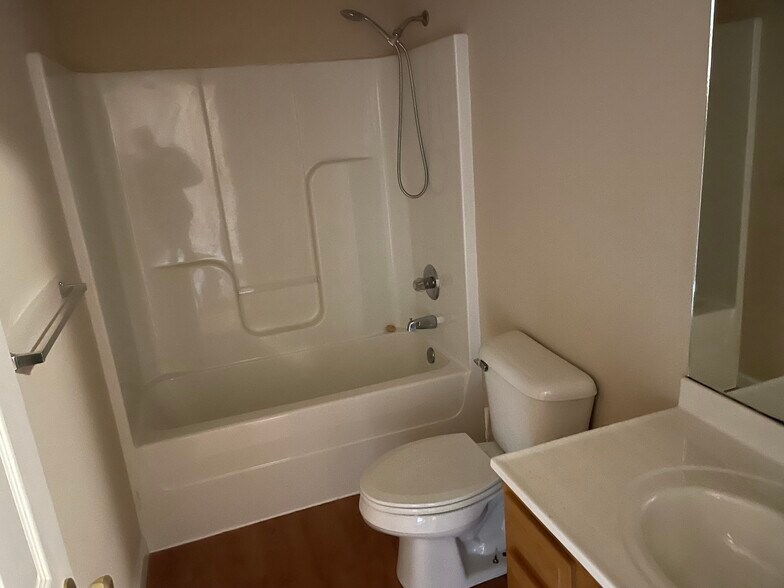 Building Photo - 110 Pettus Pt