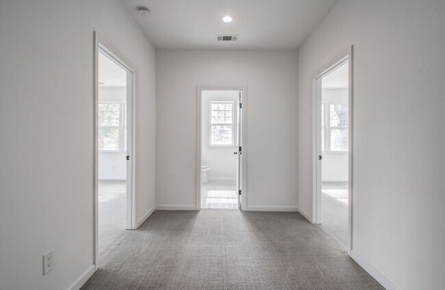 Building Photo - Elegant Midtown Memphis Single-Family Home for Lease