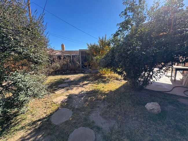 Building Photo - Northwest Living!