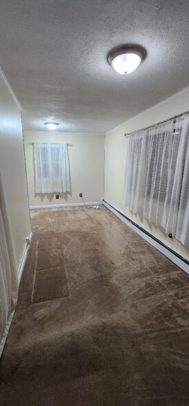 Building Photo - 33 Willow Ave