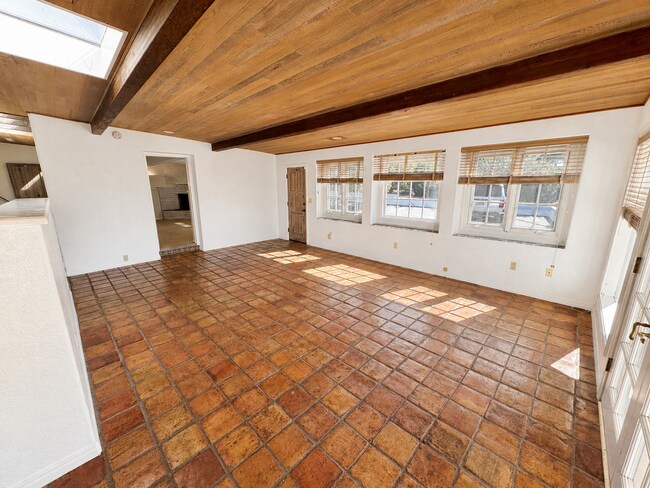 Building Photo - 352 Glen Ellen Dr