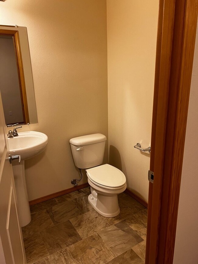 Building Photo - Very well maintained home in Poulsbo.