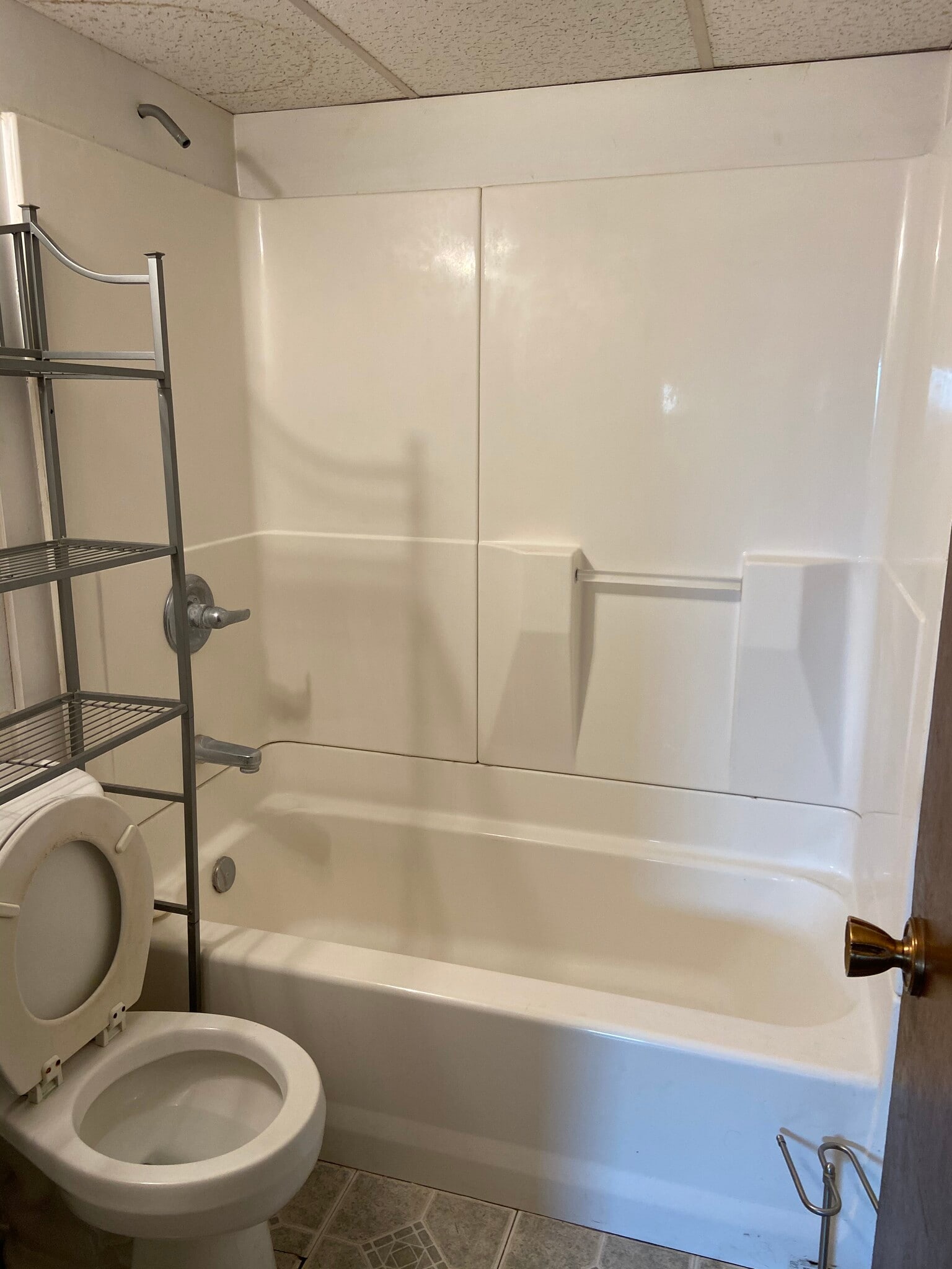 Building Photo - 512 E 5th St