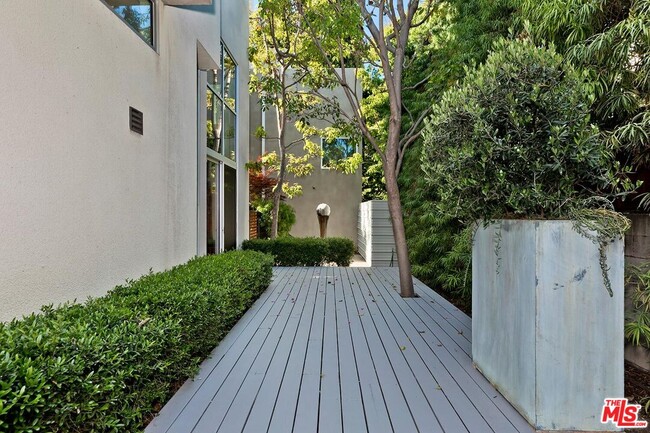 Building Photo - 614 Westmount Dr