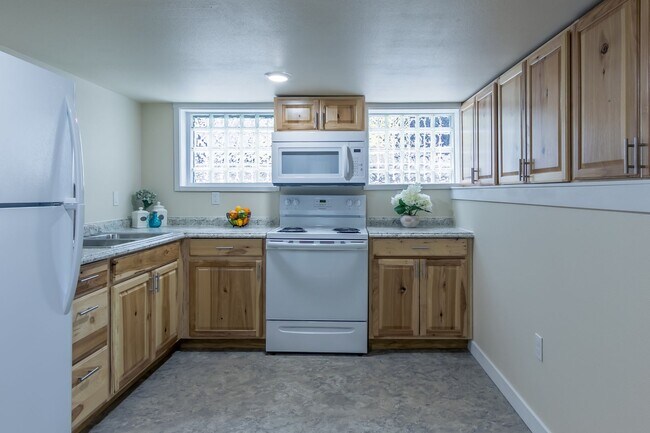 Building Photo - Adorable home with 3 Units in Tacoma