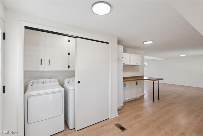 Building Photo - 6470 Sandfield Dr