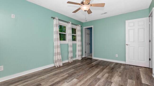 Building Photo - 4070 Long Line Ln