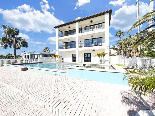 Building Photo - 882 Bay Point Dr