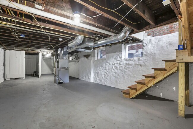 Building Photo - Stunning Restored 4BR Home Steps from Goodale Park & the Short North