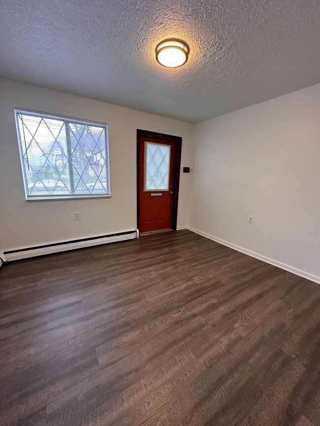 Building Photo - New 1 Bedroom 1 Bathroom apartment located in Beaver, PA!!