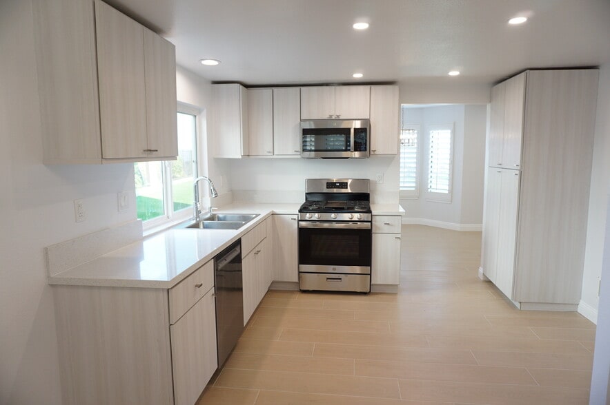 Building Photo - 12036 Shadow Ridge Way