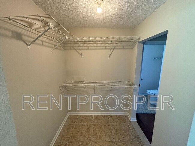 Building Photo - 360 Vincent Dr