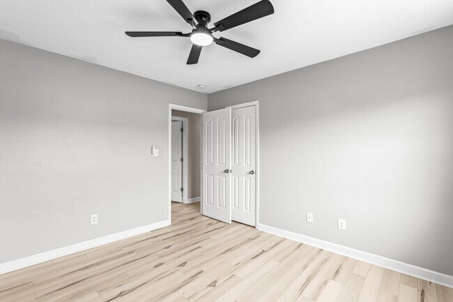 Building Photo - 214 Tall Tree Court