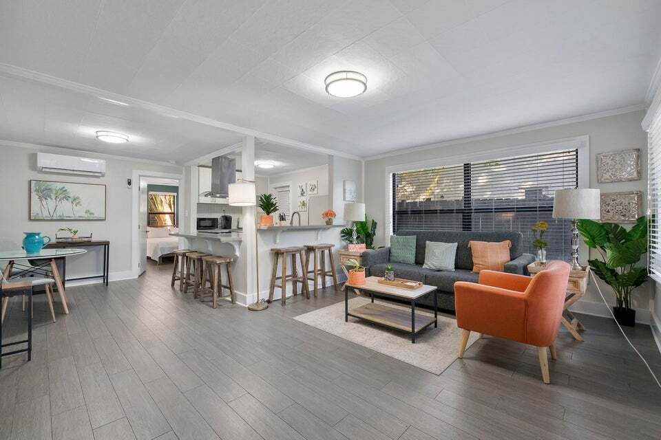 Building Photo - 551 SW 13th Ave