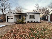 Building Photo - Charming 3-Bedroom 1 Bath Completely Remod...