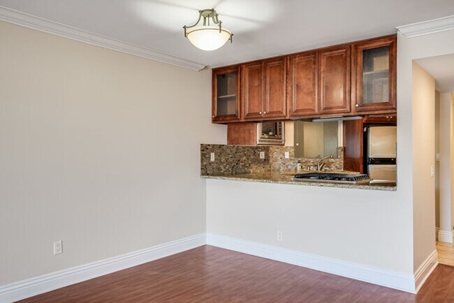 Building Photo - Beautiful 2 Bedroom 2 Bathroom Condo in La...