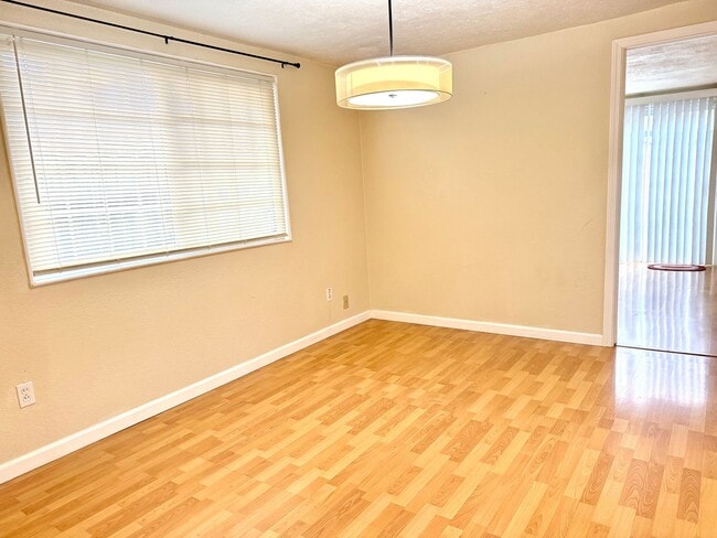 Building Photo - $3990 / 4 BR at a Prime Fremont Location!