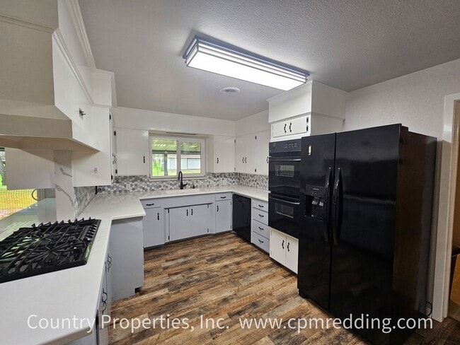 Building Photo - Renovated Gated House on an Acre with Detached Shop in Cottonwood!