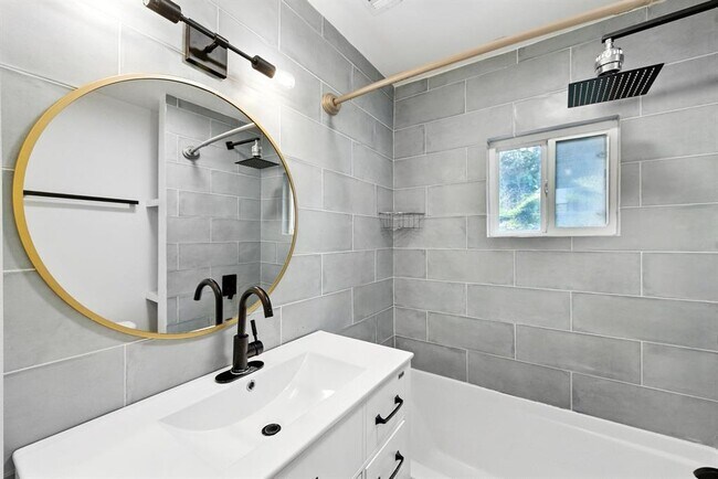 Building Photo - 53 Comal St