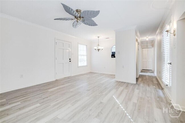 Building Photo - Charming end-unit condo located in Wilmington Island Townehomes