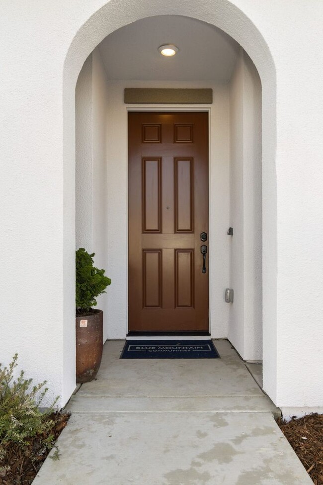 Building Photo - Provence Townhome - Natomas