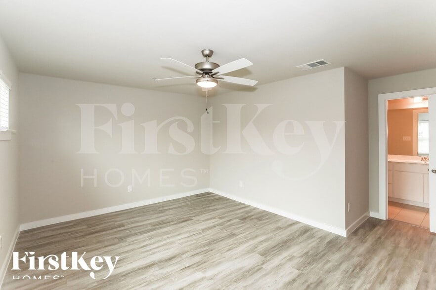 Building Photo - 327 Niki Dr