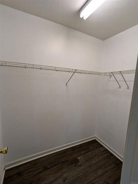 Building Photo - 557 Forest Ridge Ct