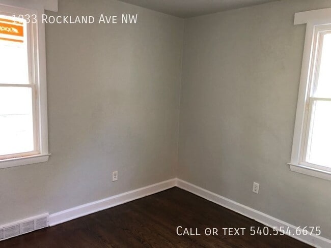 Building Photo - 1033 Rockland Ave NW