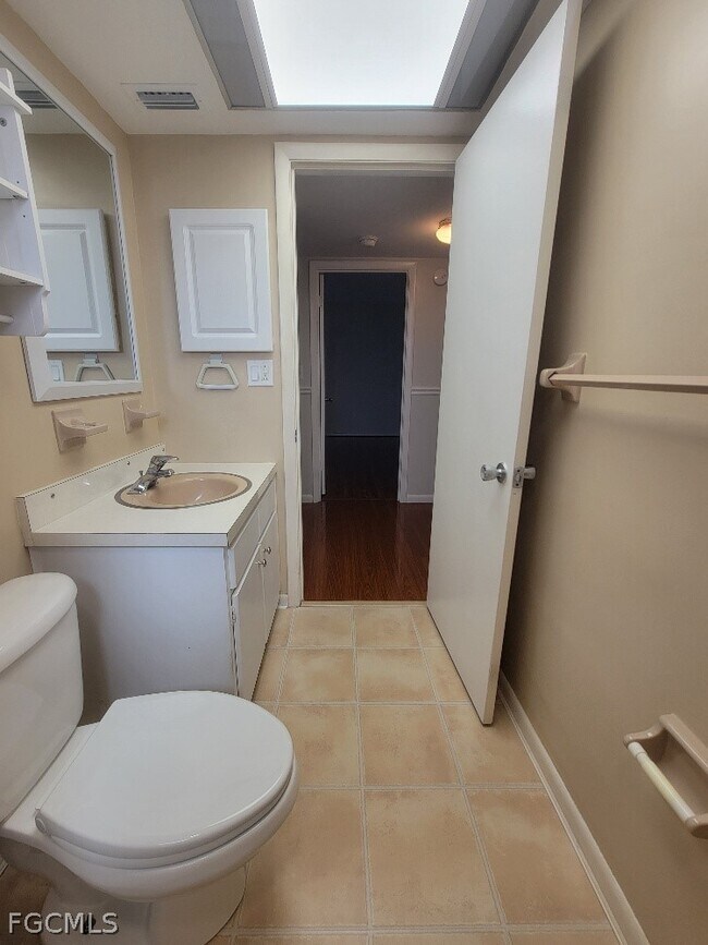 Building Photo - 1372 Archer St