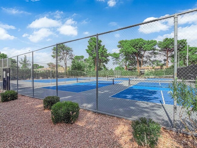 Building Photo - Charming 3 Bedroom ,2 bathroom in Paradise...