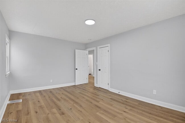 Building Photo - 231 E 210th St