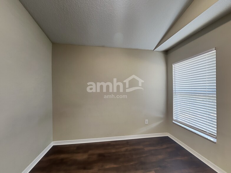 Building Photo - 7014 Monarch Park Dr