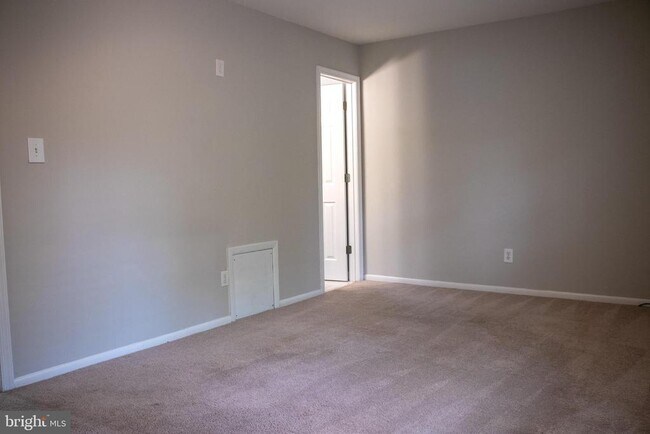 Building Photo - 204 Michele Cir