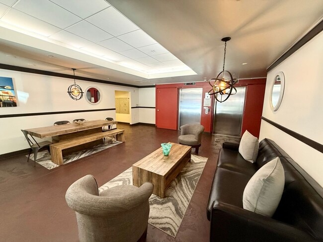 Building Photo - Spacious Studio Living in the Heart of Little Italy