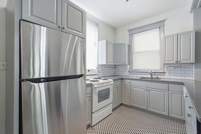 Building Photo - 538 E Waldburg St