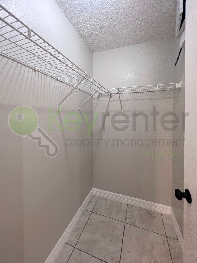 Building Photo - Beautiful 4B/2B Home in Pharr