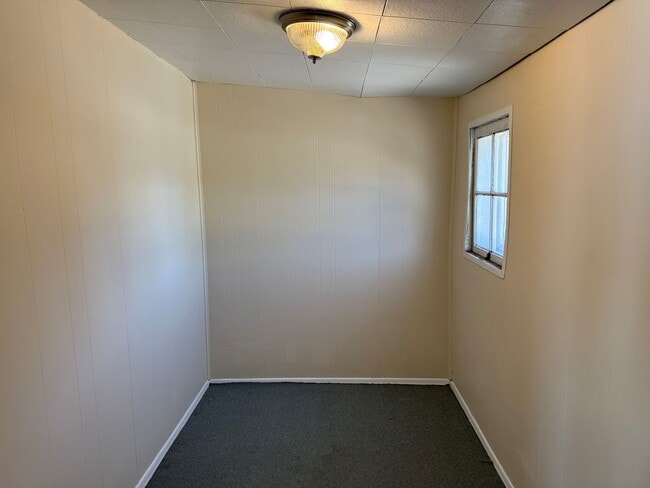Building Photo - Now renting 1 Bedroom Home