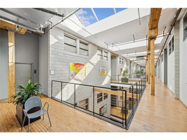 Building Photo - 801 N Washington Ave