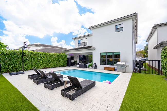 Primary Photo - 17528 Rainstream Rd