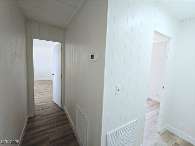 Building Photo - 220 Hopi Ln