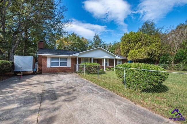 Building Photo - 111 Briarwood Dr