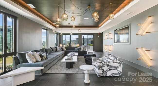 Building Photo - 1007 S Mint St