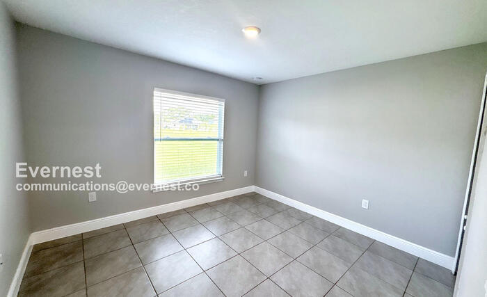 Building Photo - 518 Bristol Cir