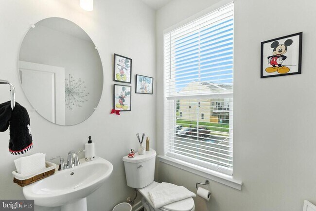 Building Photo - 406 Honeyberry Ln