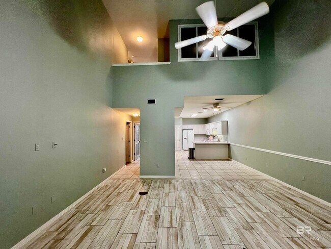 Building Photo - 444 Clubhouse Dr