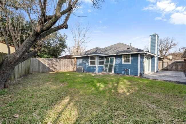 Building Photo - 9327 Golden Sunshine Dr