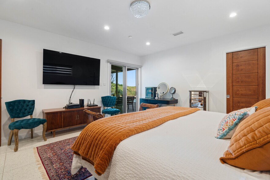 Building Photo - 10405 Ditson St